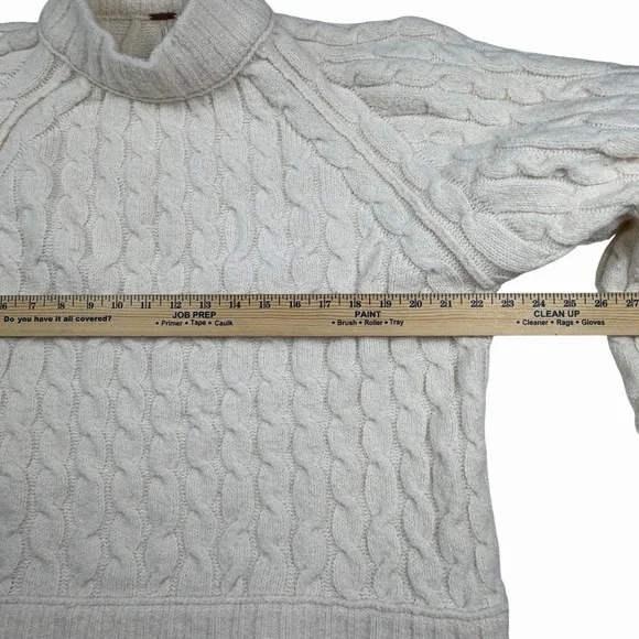 Free People Cable Knit Slouchy Boxy Oversized Sweater Ivory Size Large Chunky - Picture 7 of 9